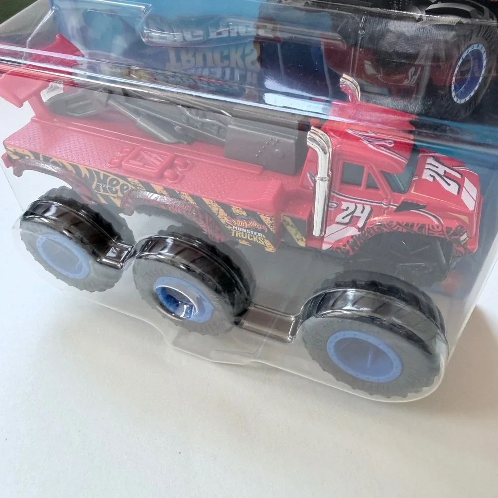 Hot Wheels Monster Trucks Big Rigs The 909 Red 6-Wheeler Diecast Truck HWN86 NEW